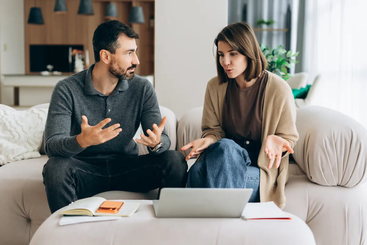 Two colleagues in a frank conversation